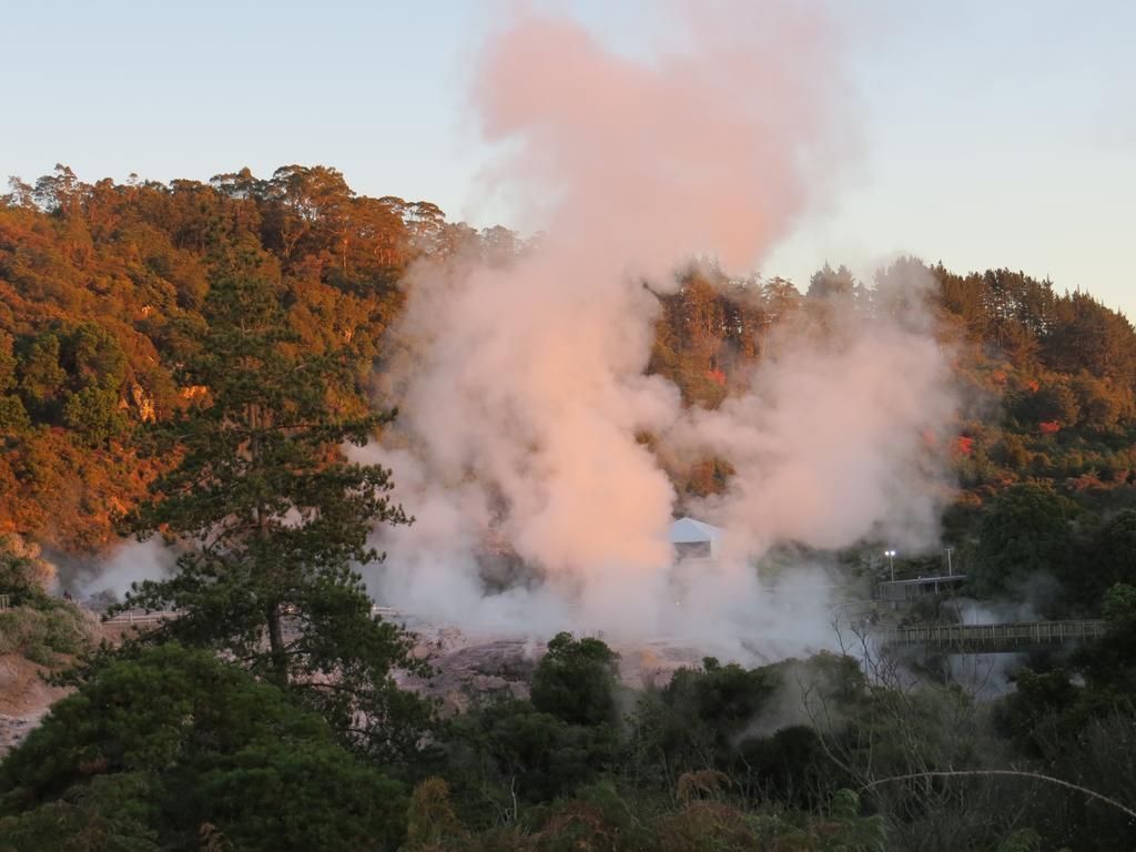 Pohutu Lodge Motel Rotorua Luaran gambar